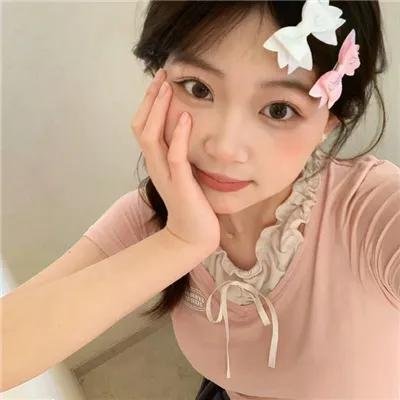 指尖相触，恋恋不舍